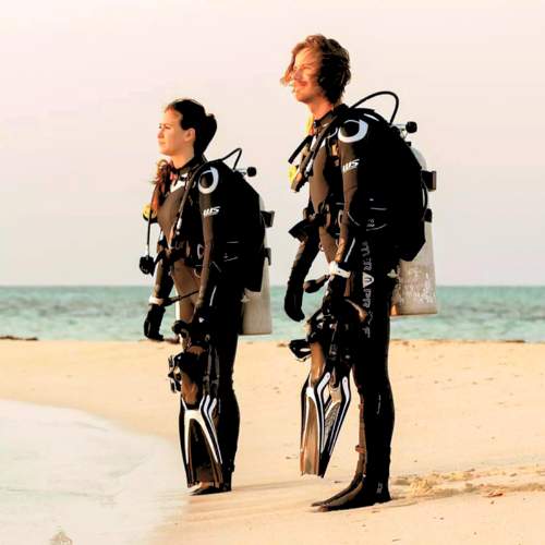 Waterproof-wetsuit-by-oyster-diving